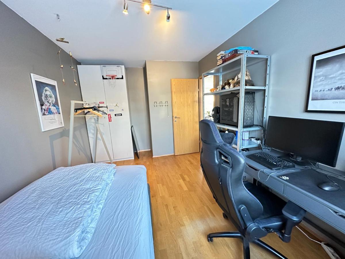 Modern And Centrally Located 3bedr In Leilighet